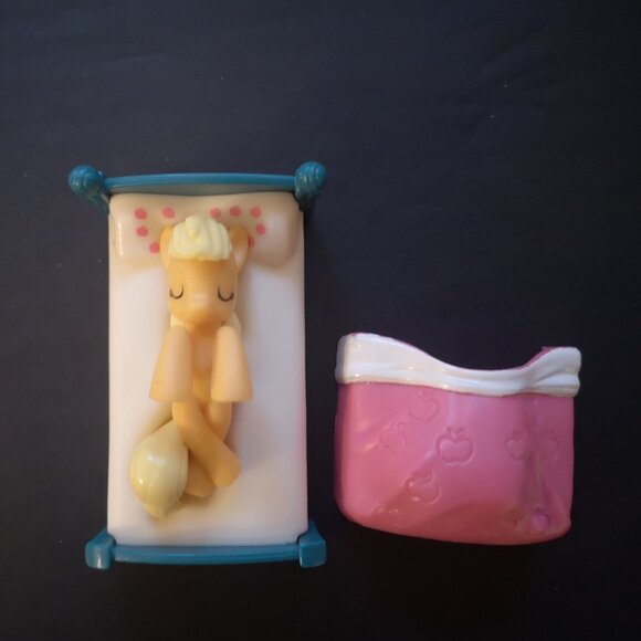 Collection of 8 Unique My Little Pony Action Figurines + Applejack's Bed - Picture 2 of 10